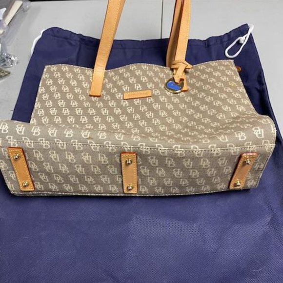 Dooney & Bourke cloth signature handbag/purse w leather straps. Light brown/tan. - Picture 5 of 11